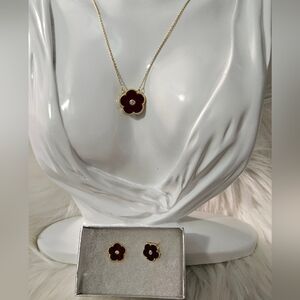 Elegant Gold and Burgandy Clover Flower Jewelry Set
